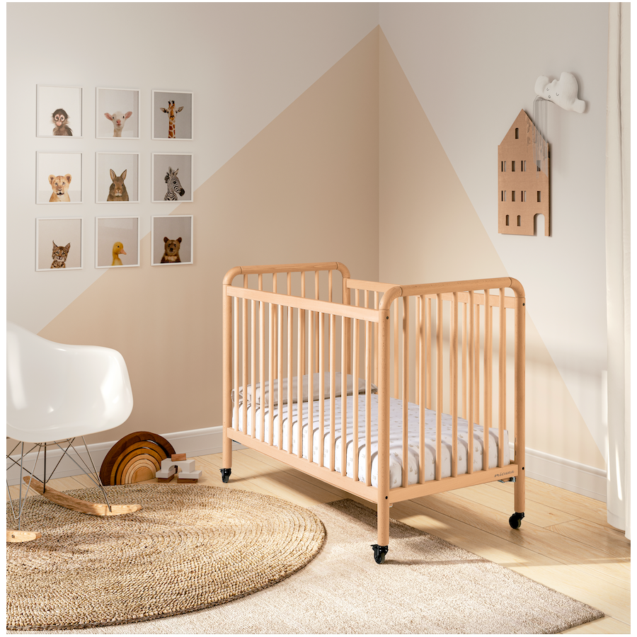 Lit bébé en bois blanc et gris avec matelas en option inclus, barrière de  sécurité en bois (blanc sans matelas) : : Bébé et Puériculture
